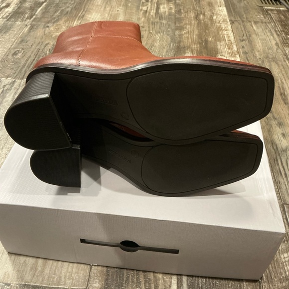 Marc Fiaher DAIREY Elegant Brown Ankle Boots Size 8.5 - Picture 14 of 16